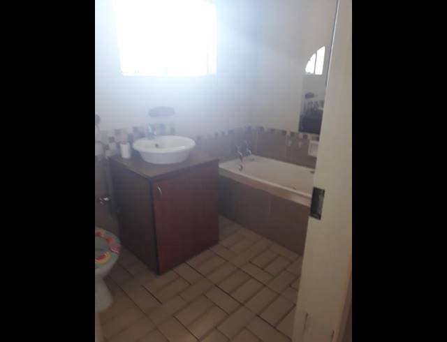 4 BEDROOM HOUSE FOR SALE IN KLOPPERPARK